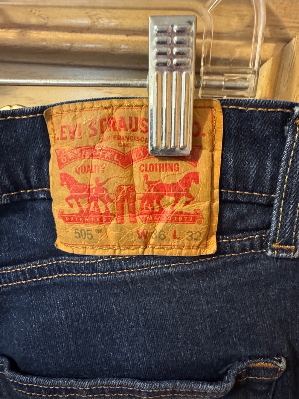 Men's Levi Strauss 505 Dark Blue Straight Fit Jeans - Picture 7 of 7